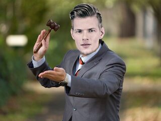 Sander is de man met de hamer