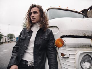 Dit is het themalied van 3FM Serious Request 2016: Lucas Hamming met 'Are You With Me'