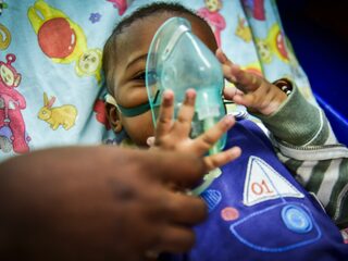 Dokter Lucien legt uit waarom hulp in Ivoorkust zo hard nodig is