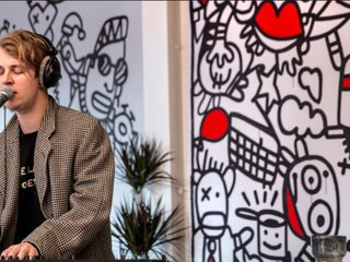 Verrassing: Tom Odell brengt een bezoekje aan Frank