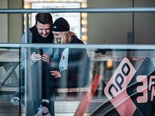 Luister en kijk via apps, online en de ether