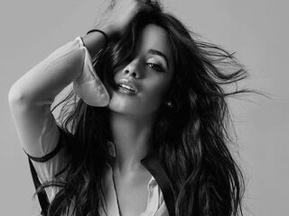 Camila Cabello kondigt haar eerste soloalbum aan