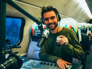 Domien maakte radio in een rijdende trein