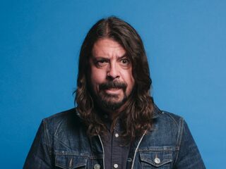 Geef Dave Grohl een berg scones en hij vertelt je leuke verhalen