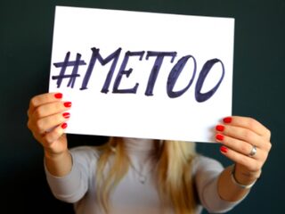 Sophie's vriendje werd pissig als ze hem niet pijpte