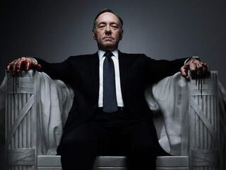 Dit is waarom Frank Underwood perfect bij de theme song van House Of Cards past