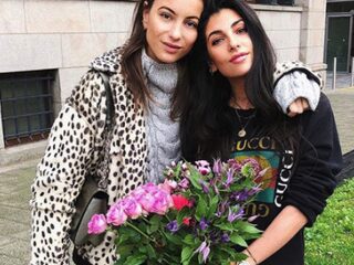 Anna Nooshin haalt 1300 euro op voor 3FM Serious Request met bloemen stylen