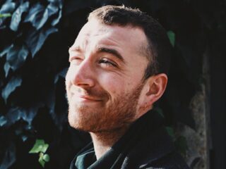 Sam Smith zegt wijze dingen over kaas, coming outs & het maken van fouten