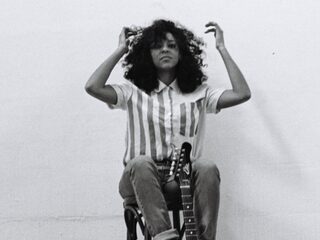 Even kennismaken met de dromerige en gelaagde pop van Nana Adjoa