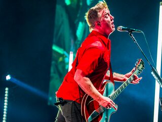 Josh Homme (Queens of the Stone Age) trapt fotografe