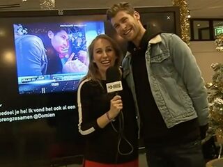 Die leuke jongen in het spijkerjasje komt ook in actie #brievenbusjongen