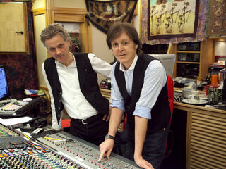 Internationale charts: Justice Collective op #1 in UK