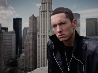 Pink helpt Eminem aan 25e hit