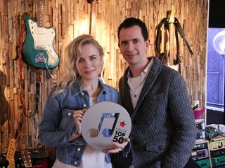 VIDEO: Ilse DeLange krijgt Mega Top 50 #1 Award