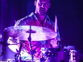 Drummer van Crystal Fighters overleden