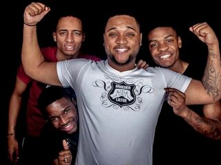 Nederhoppers Sevn Alias en Broederliefde komen binnen