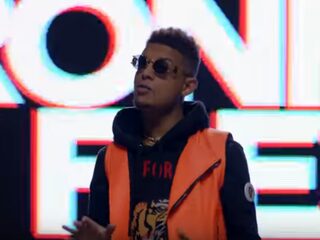 Ronnie Flex met drie hits in Mega Top 50