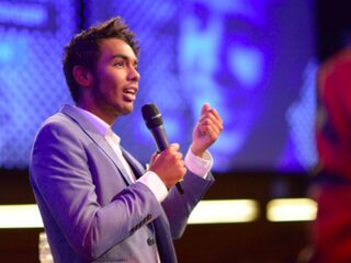 Elian (19) weet waarom Nederland mag meepraten met Trump en Poetin