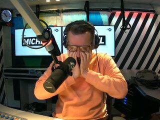 Michiel confronteert on air een ticketdoorverkoper
