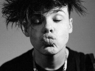 YUNGBLUD crasht universiteitsbibliotheek totdat politie komt
