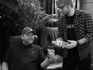 Ed Sheerans bodyguard beheert jouw nieuwe favoriete Instagram-account