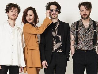 Voel je 'm? Hier is 'I Feel Something' van Indian Askin