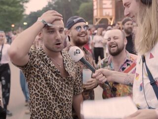 "Poepen op dixi en je reet afvegen met nat wc-papier."