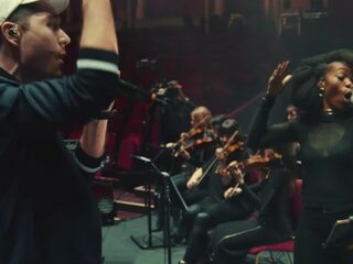 Must see: Bastille speelt 'Quarter Past Midnight' met compleet strijkorkest