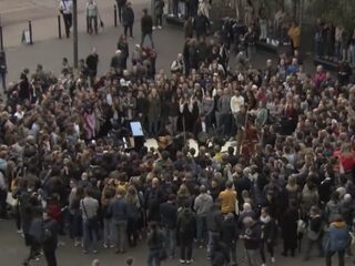 Mumford & Sons doen verrassingsoptreden midden in Londen