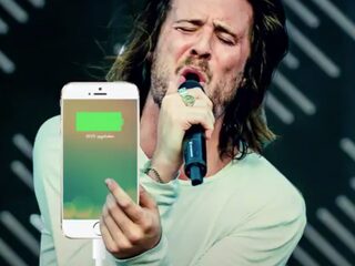 Er zit dus een iPhone-geluidje in dit nummer van Bazart