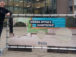 Sherida Spitse veilt haar Schietschijf na succesvolle actie voor 3FM Serious Request