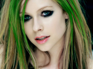 Complottheorie: Avril Lavigne is al 20 jaar dood?!