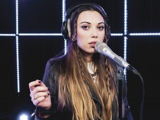 Live en akoestisch op 3FM: Tanaë met 'The Fire Of Us'