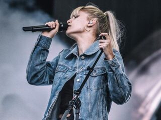 Check hier interviews met o.a. FINNEAS, London Grammar en Girl In Red
