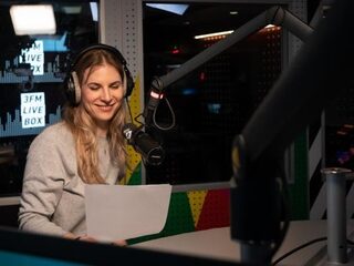 Zo ziet een werkdag van een 3FM-nieuwslezeres eruit