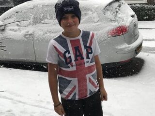 Brrr! Melle komt in actie in z'n t-shirt en korte broek