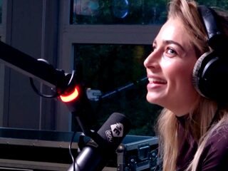 Eindelijk antwoord: Zijn Shelly Sterk's tenen langer dan haar vingers?!