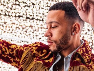 Voetballer Memphis Depay gooit freestyle online