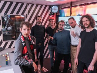 De Staat speelt 'I'm Out Of Your Mind' in de 3FM Livebox