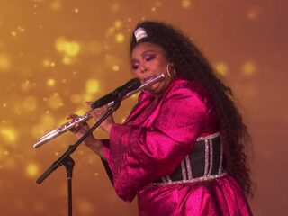 Kijken: Lizzo zingt 'Juice' voor het eerst live!