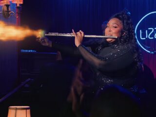 Lizzo vs. Will Ferrell is de dwarsfluitbattle van de eeuw!