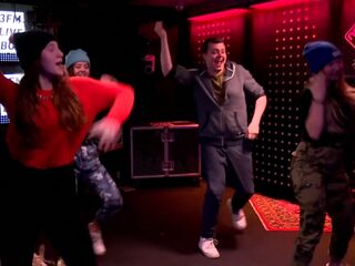 Wie van de 3FM-dj's heeft de beste moves?