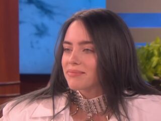 Billie Eilish krijgt een kleine verrassing bij Ellen DeGeneres