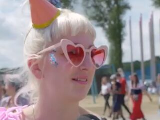 Campingstruggles: de muur van poep