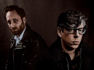 'Shine A Little Light' is een ode aan de elektrische gitaar