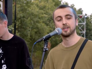 Ares doet 'Solo' live op Lowlands