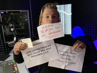 Sander verzamelt de opmerkelijkste kantoorbriefjes