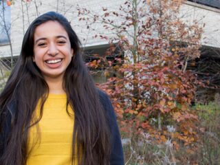 Hajar (19): "Volg ook mensen waarmee je het niet eens bent!"