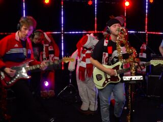 Waltzburg pakt flink uit met hun Kerstcover!