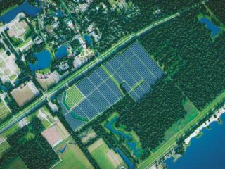Lowlands bouwt dit jaar de grootste solar carport ter wereld